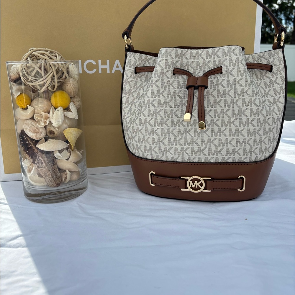 Michael Kors Reed Medium Bucket Bag - Picture 2 of 6
